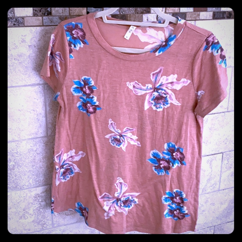 Cute floral Tshirt ‼️